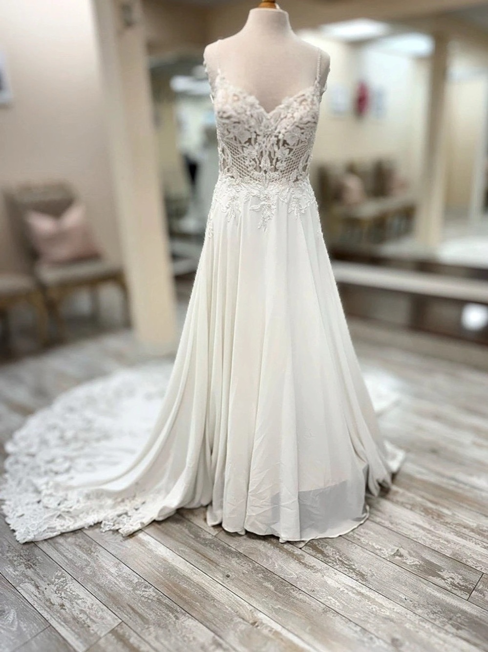 Allure Bridals 9807 Lace Bridal Wedding Gown Size 12